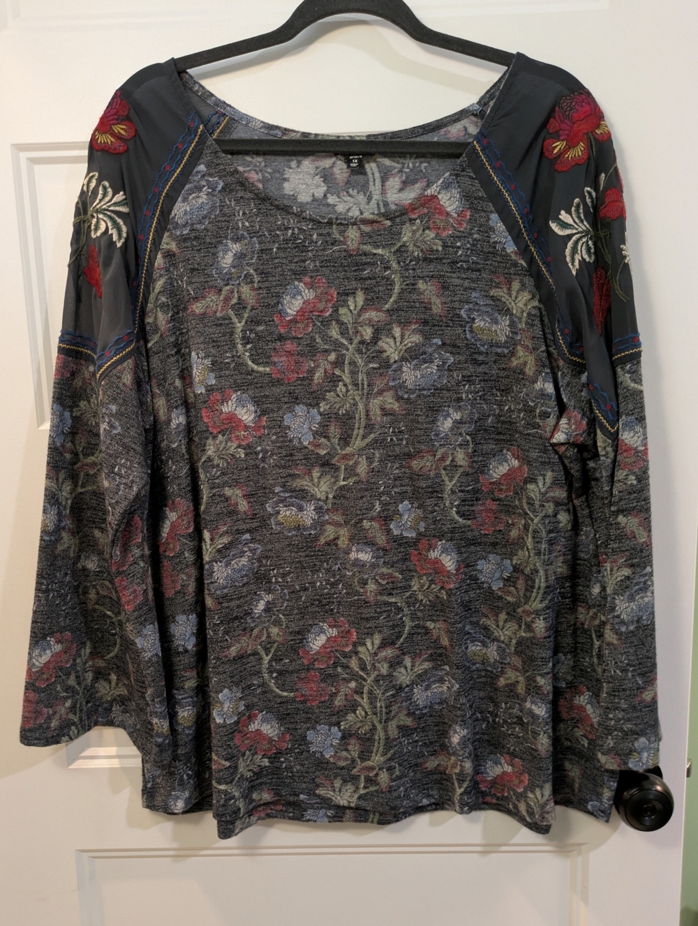 🔴 3/$15 Hannah Charcoal Floral Long-Sleeve Tee with Red & Blue Blooms